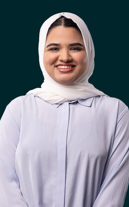 Portrait von Studentin Rabia aus dem Studiengang SDI.
