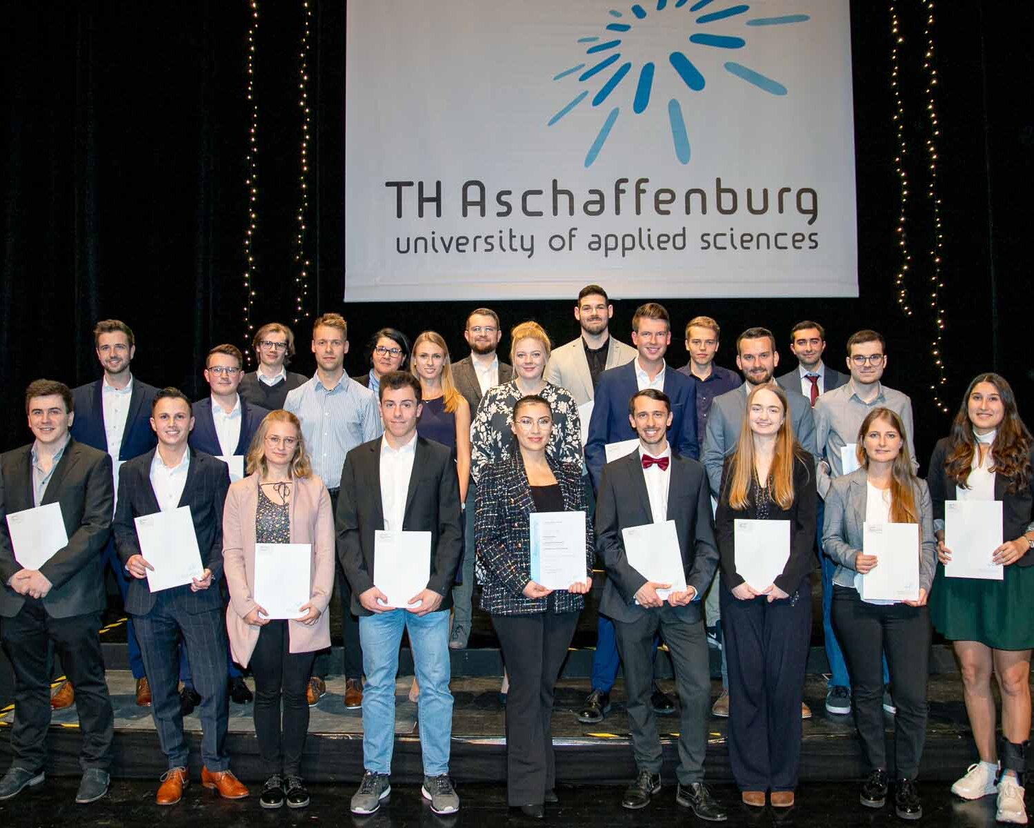 Fast 600 erfolgreiche Studienabschlüsse an der TH Aschaffenburg im Jahr