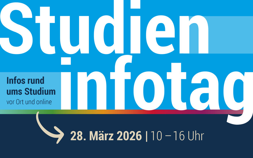 Grafik mit Schriftzug Studieninfotag 2026, Datum und Uhrzeit vor hell- dunkelblauem Hintergrund.