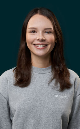 Portrait des Testimonals Anita im Studiengang SD
