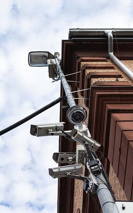 Die Kreuzung an der TH Aschaffenburg verfügt über Sensoren, um Daten für Forschungsprojekte zu generieren.