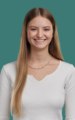 Portrait von Studentin Lisa aus dem Studiengang Wirtschaftsingenieurwesen