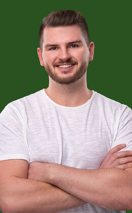 Portraitfoto von Testimonial Nicolas im Studiengang EIT berufsbegleitend.