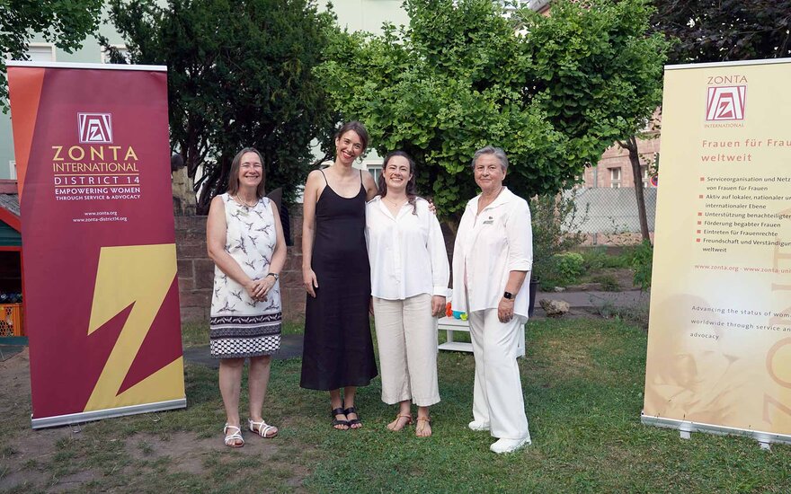 V.l.n.r.: Ulrike Ader, Prof. Dr. Miriam Sebold, Damaris Jung, Dr. Jutta Trube