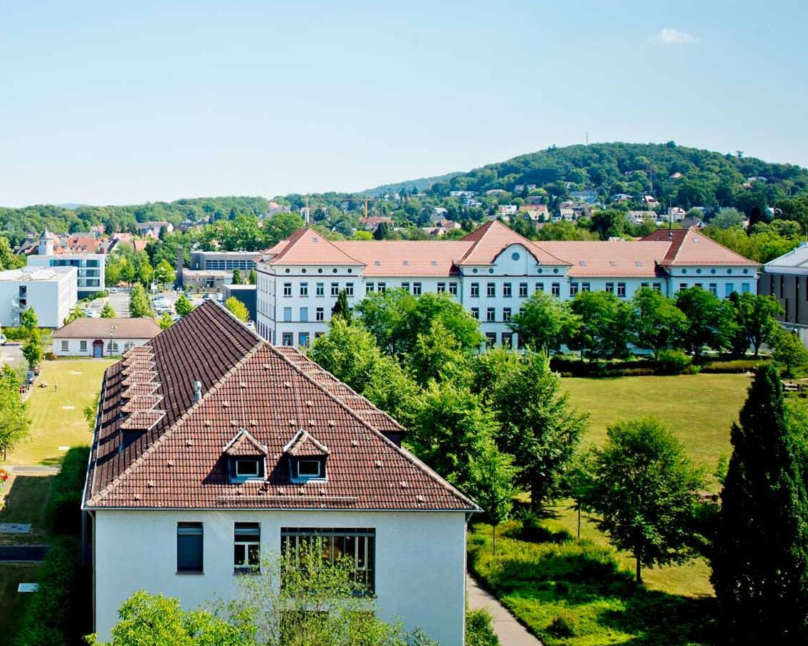 Gebäude aus der Vogelperspektive am Campus 1