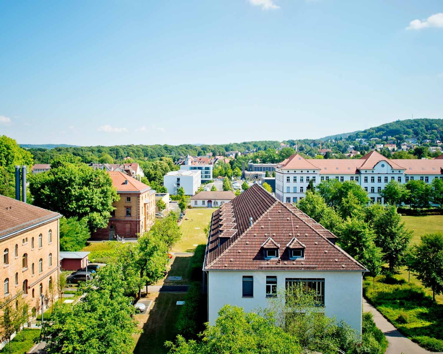 Gebäude aus der Vogelperspektive am Campus 1