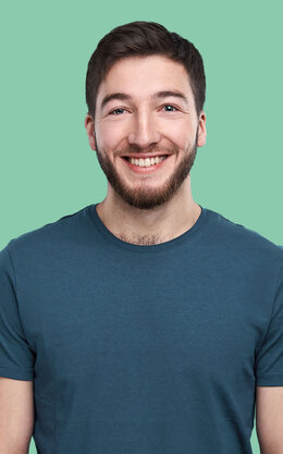 Portraitfoto Testimonial Ismat aus dem Studiengang MEDS.