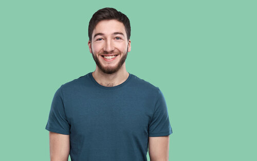 Portraitfoto Testimonial Ismat aus dem Studiengang MEDS.