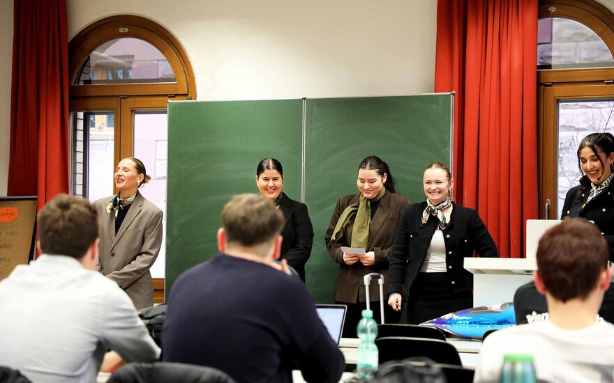 Studentinnen beim Pitch-Event