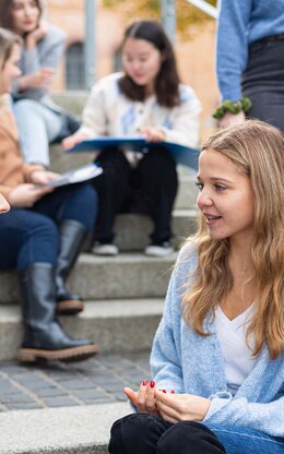 Internationale Austauschstudierende auf dem Campus
