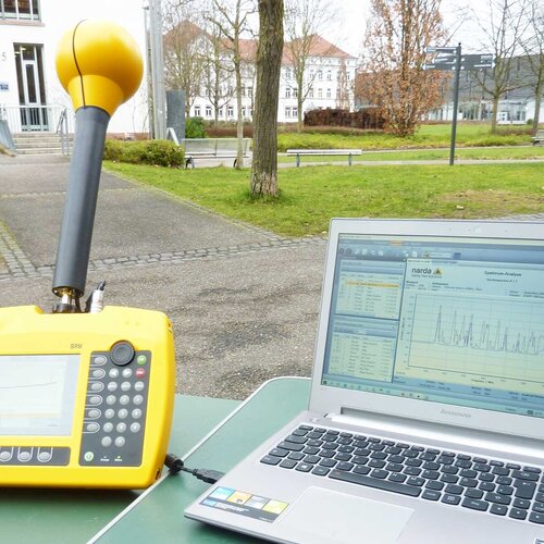 Vor-Ort-Messung der Funkdienste auf dem Campus der TH Aschaffenburg.
