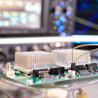 Eine Umrichterzelle eines modularen Energiespeichers im Labor für Elektrische Maschinen, Leistungselektronik und Antriebe.