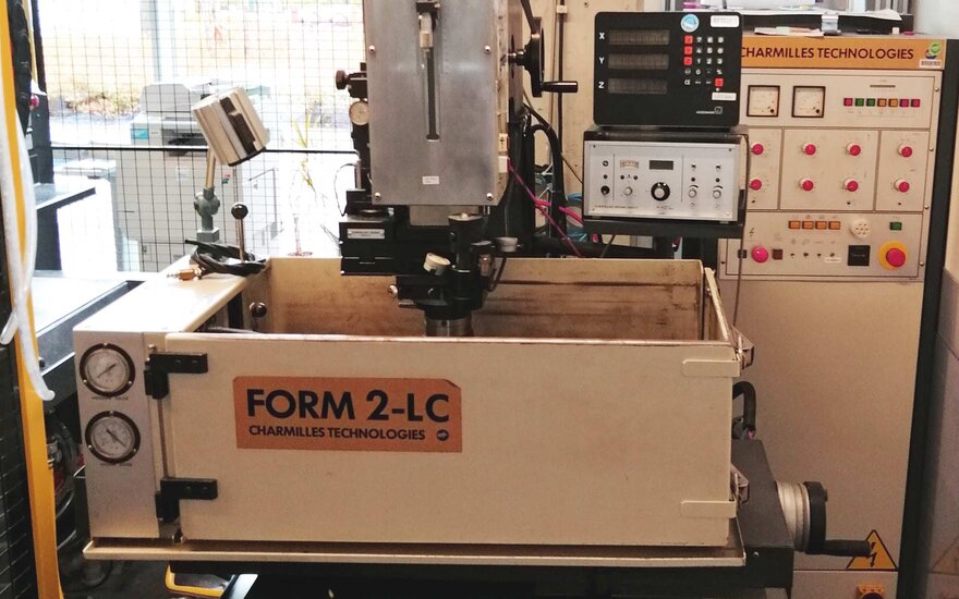 Senkerodiermaschine Charmilles FORM 2-LC im Labor für Produktionstechnik.