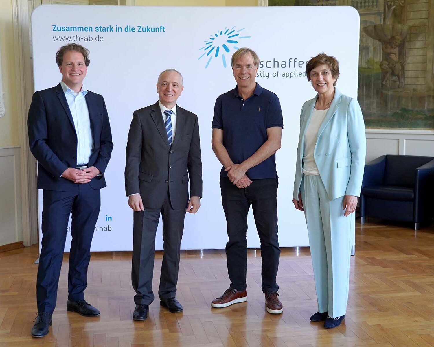 V. l. n. r.: Philipp Noertersheuser, Prof. Dr.-Ing. Francesco Volpe, Dr. Doug Baney und Prof. Dr. Eva-Maria Beck-Meuth