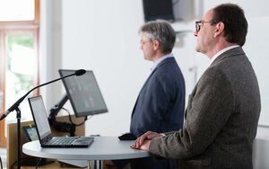 Prof. Dr. Erich Ruppert und Joachim Schmitt referieren im Rahmen des Wissenstransferprojekts mainproject. 