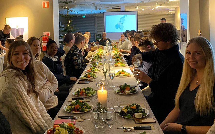 Gruppe Menschen Dinner