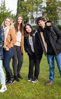 Internationale Austauschstudierende auf dem Campus