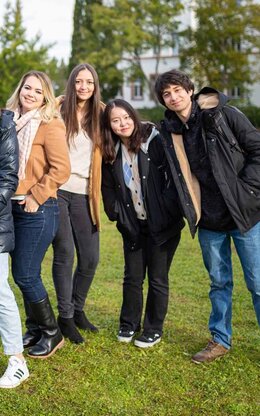 Internationale Austauschstudierende auf dem Campus