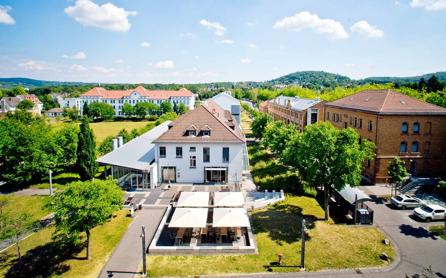 Gebäude aus der Vogelperspektive am Campus 1