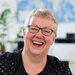 Beraterin Cornelia Böhmer spricht mit Studieninteressierten