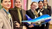 Fünf Studentinnen beim Pitch-Event vom VentureLab