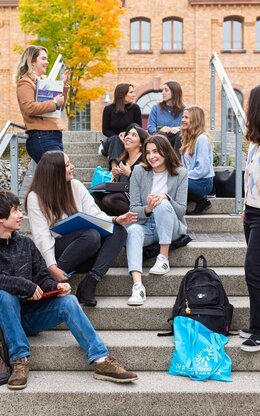 Internationale Austauschstudierende auf dem Campus