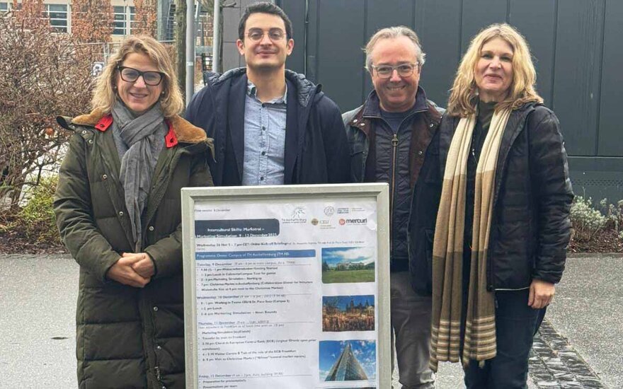 Gruppenbild mit zwei Männern und zwei Frauen