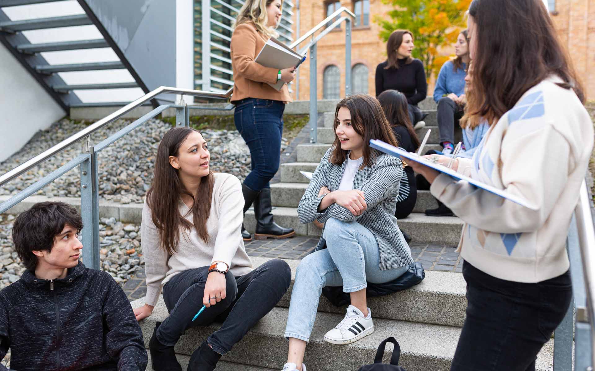 Internationale Austauschstudierende auf dem Campus