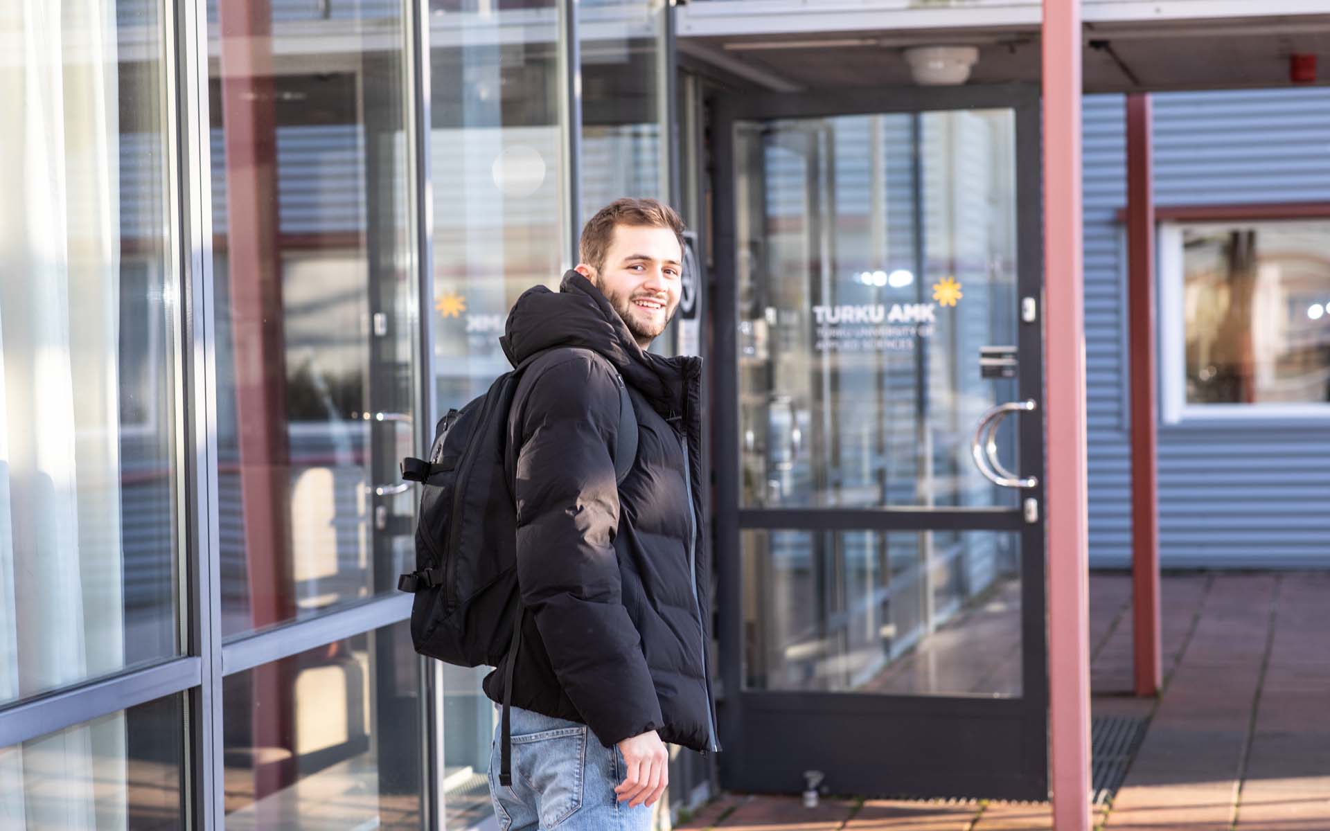 Ein Student der TH AB auf dem Campus in Turku
