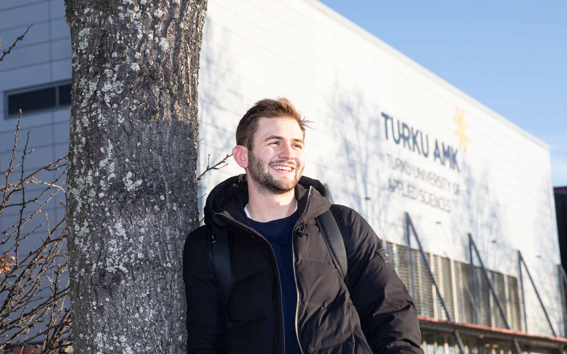 Ein Student der TH AB auf dem Campus in Turku